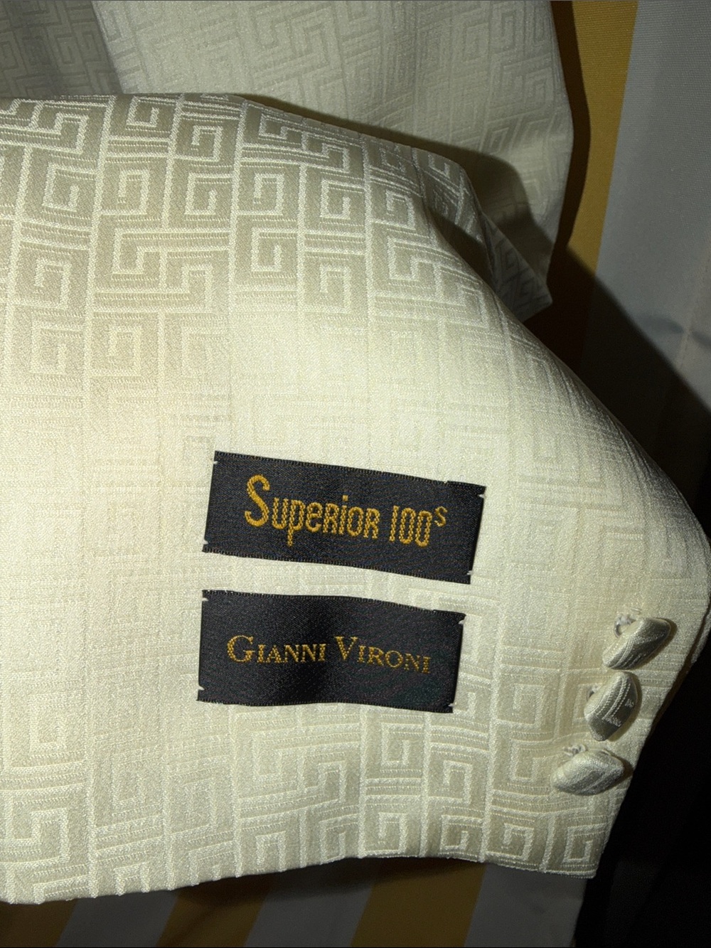 Gianni Vironi Men’s 52L 48W cream color chain link Jacquard suit / NEW - Picture 2 of 5